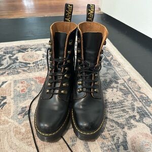 Dr Martens Leona Women's Vintage Smooth Leather Heeled Boots women's size 7